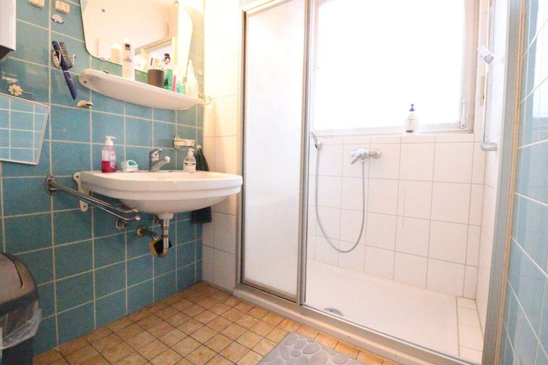 WRS Immobilien - käuferprovisionsfrei - Wiesbaden-Bierstadt - Villa in ruhiger bevorzugter Wohnlage – EG - Tageslicht-Duschbad