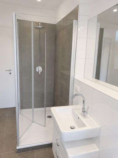 Encantador piso antiguo de 3 habitaciones – Badezimmer