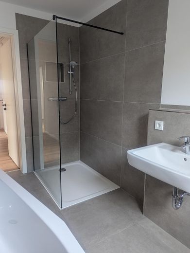 Ebenerdige Walkin-Dusche