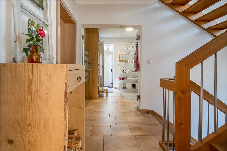 Flur mit Blick zum Eingang