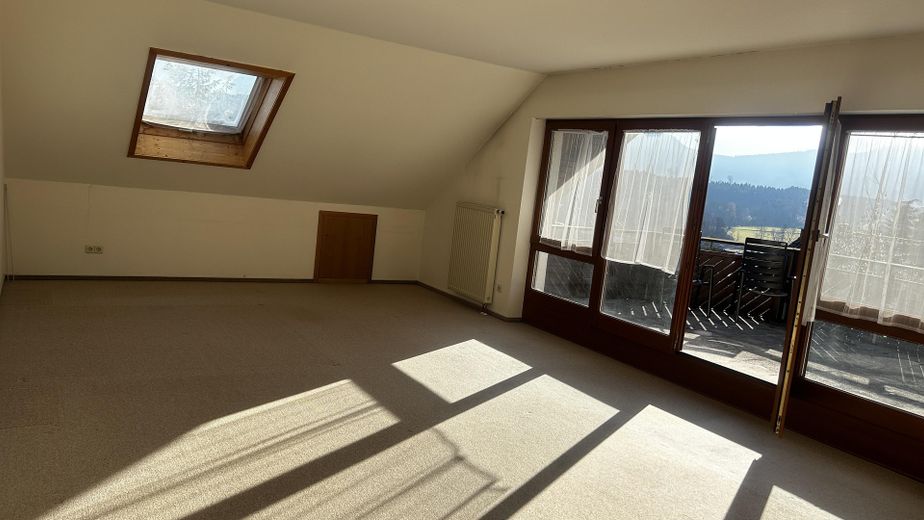 Casa con molta luce, spazio e vista. Adatta anche come casa intergenerazionale o con studio professionale. – Dachstudio Teilansicht