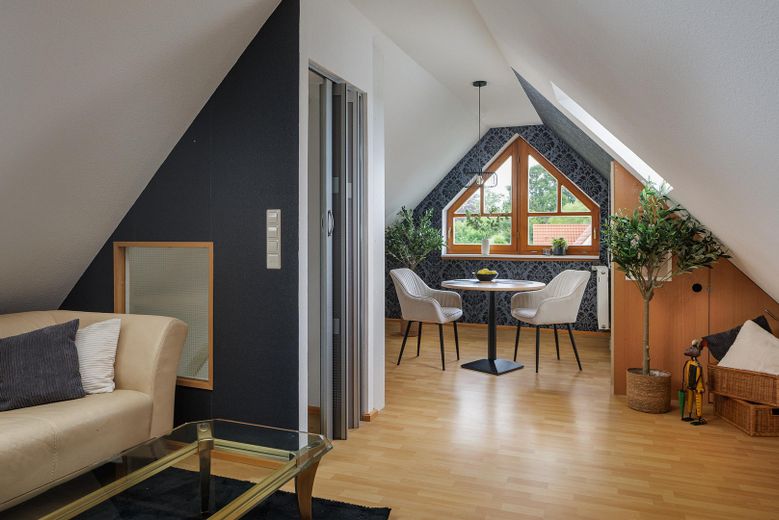 Vivere in esclusiva a Gütersloh-Kattenstroth - vendita privata, nessuna commissione aggiuntiva per l'agente immobiliare – Nutzfläche im Dachgeschoß