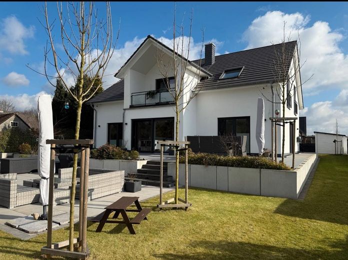Gartenseite Blick aufs Haus