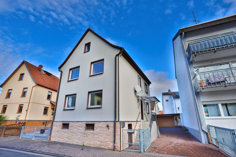 Provisionsfrei ! Großzügiges Mehrgenerationenhaus, Doppelgarage & Anbau in Freigericht – Foto 2