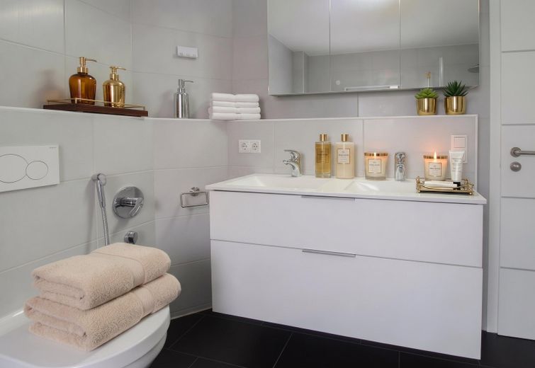 Gelegenheit: Pflegeleichte Terrasse 190 m² Raumwunder mit Sauna & Homeoffice Möglichkeit – Foto 14