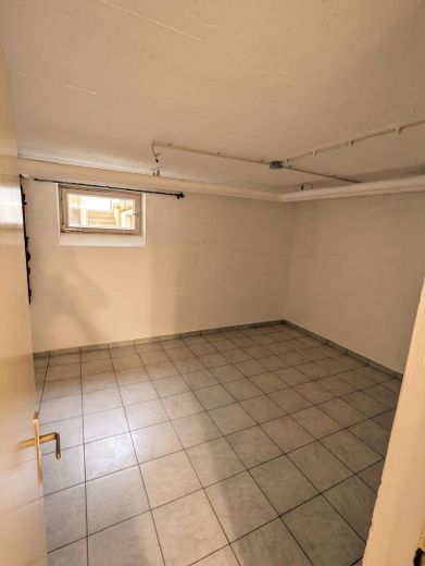 Rosenheim’de merkeze yakın bahçeli ve garajlı ikiz ev, komisyonsuz – Kellerraum