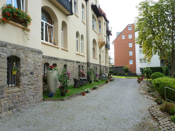 Sanierte, großzügige Maisonette in Direktorenvilla (frei ab 01.12.) – Foto 13