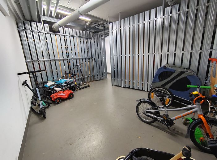 Modern & sofort bezugsfrei: 3-Zi.-Wohnung mit 2 Bädern & Loggia – provisionsfrei – Kinderwagen und Abstellbereic