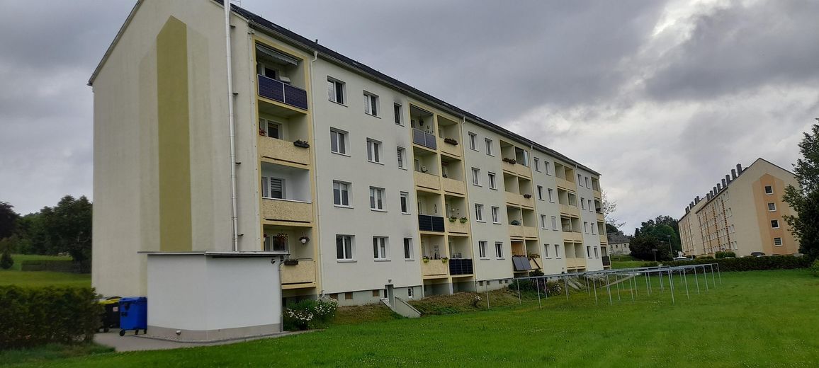 Rückseite mit ebenerdigem Fahe