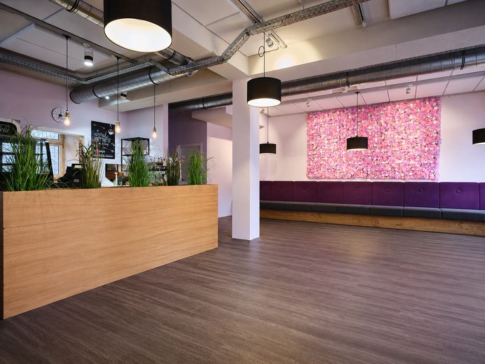 Stilvolle Gewerbefläche im Ortskern von Weißbach – ideal für Büro, Praxis oder Studio – Büroraum