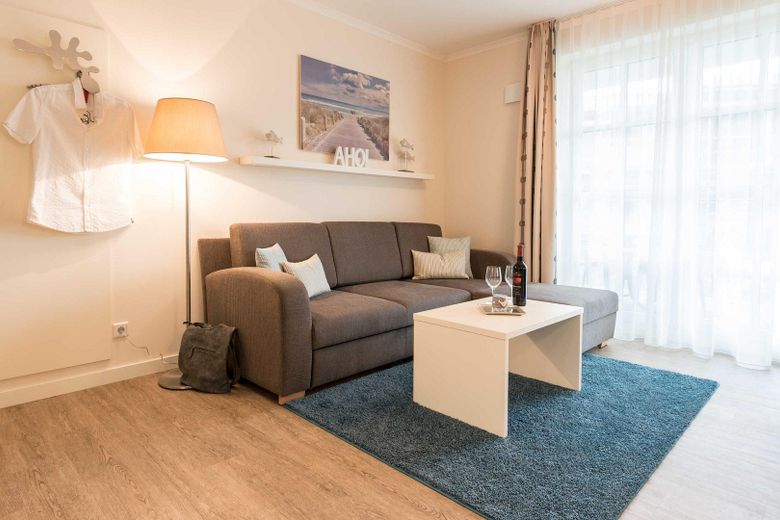 Gepflegte Ferienwohnung *nur 200m zum Strand* – Wohnzimmer