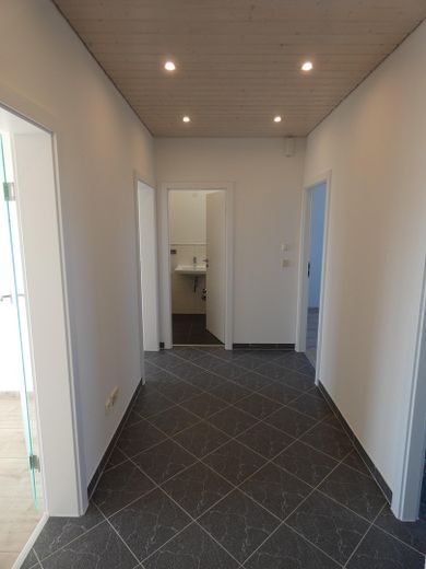 Hochwertige 3-Raum-Dachgeschosswohnung mit großer Dachterrasse in ruhiger Top-Lage – Flur