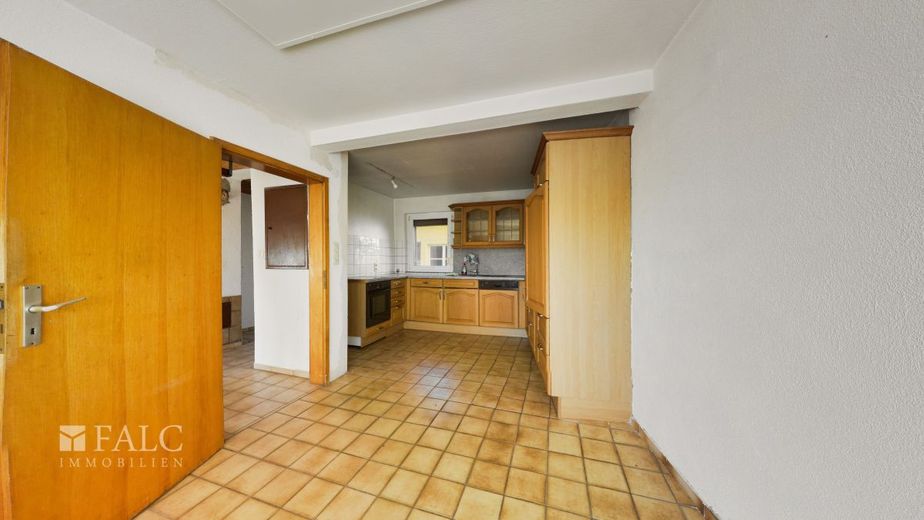 Schönes Einfamilienhaus mit Nebengebäude – Küche EG