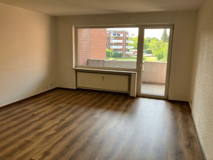 Wohn-/Schlafzimmer mit Loggia