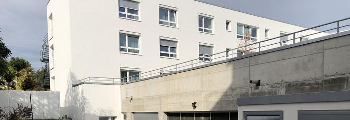 Ebenerdige neuwertige Lagerfläche mit Büro zu vermieten – Haupteingang
