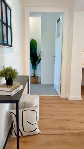 Moderne 2-Zimmerwohnung in zentraler Lage von Kiel Exerzierplatz - umfassend renoviert – Flur