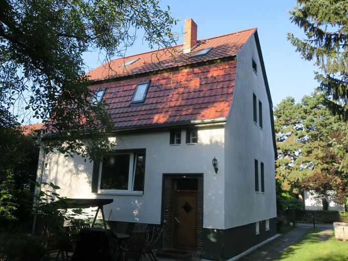 Verkaufe schönes Einfamilienhaus in Lichtenrade mit großem Garten von Privat ohne Makler – Rückseite Haus