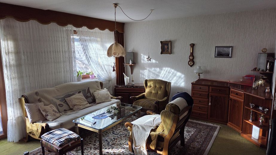 Sin comisión: casa adosada intermedia en Colonia-Esch de particular – Wohnzimmer Erdgeschoss