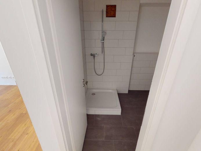 Helle 4-Zimmer-Wohnung mit EBK, 2 BÄDERN und TERRASSE im Neubauquartier FIELD 4 – Ansicht II: Bad II
