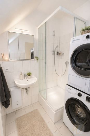 Solides Investment mit Zukunft: Zwei Mehrfamilienhäuser mit 13 Wohneinheiten – Badezimmer Musterwohnung