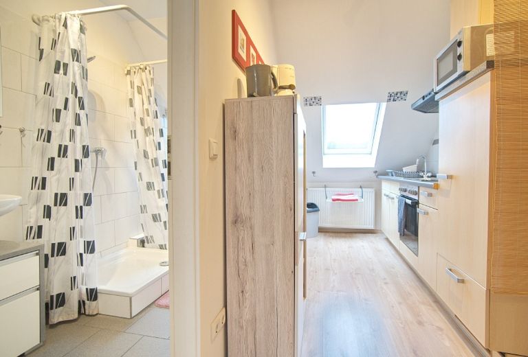 Gemütlich-moderne Wohnung im Dachgeschoss, komplett ausgestattet, ruhige Lage – 9911f20019bf438676ebcc987596ce8274c0781c.jpg