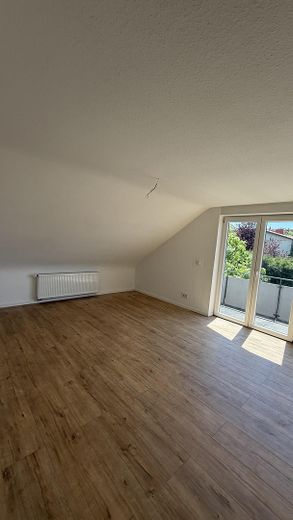 Frisch sanierter Wohntraum mit Weitblick – Erstbezug nach Komplettmodernisierung! – Wohn-Esssbereich