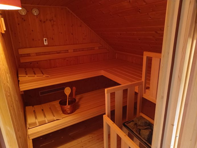 Traumhaus mit Sauna & großzügigem Gartengrundstück in Aurich-Wiesens – Provisionsfrei – Sauna im Dachgeschoss