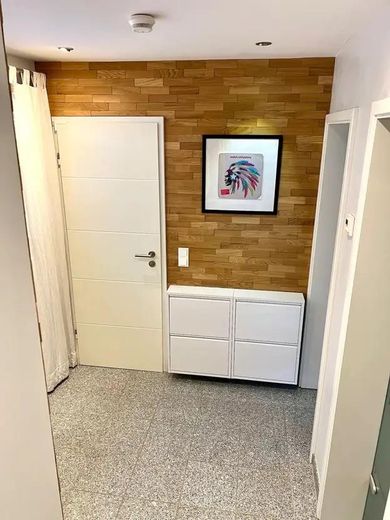 Piso split-level de alta calidad con carácter de casa en una ubicación privilegiada de Junkersdorf – Flur 3 EG