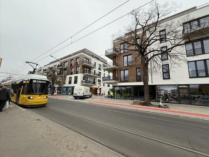 Стильна 2-кімнатна квартира на першому поверсі з садом площею приблизно 140 м² та вбудованою кухнею (новобудова) – Strasse