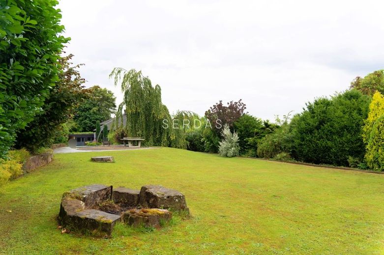 Architektenvilla in ruhiger Höhenlage mit Panoramablick und großem Grundstück – Garten