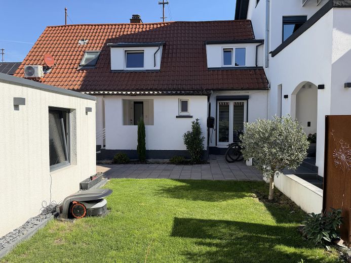 Huis in plaats van appartement – gemoderniseerd voorhuis met tuin – Foto 2