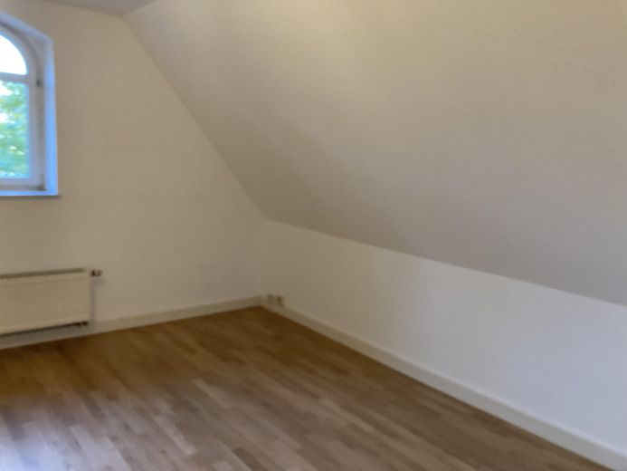 Schöne 1-Zimmer Dachgeschosswohnung in denkmalgeschützter Villa in zentraler Lage von Radebeul – Foto 8