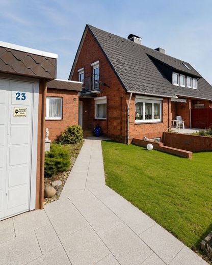 Viel Platz für Ihre Familie - Haus mit wunderschönem
Garten &amp; Einliegerwohnung – Bild 1