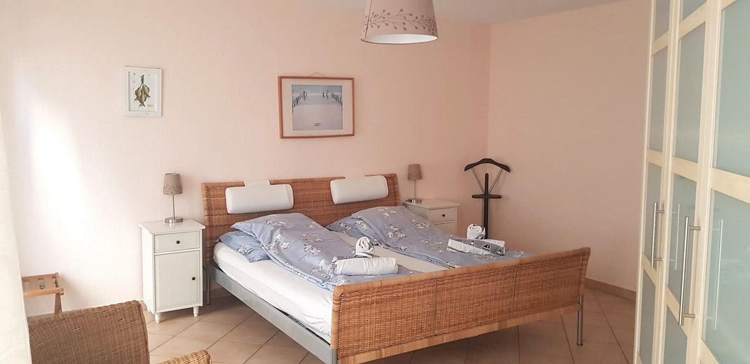 Maisonette mit Dachterrasse mitten in Warnemünde – Schlafzimmer 1 EG