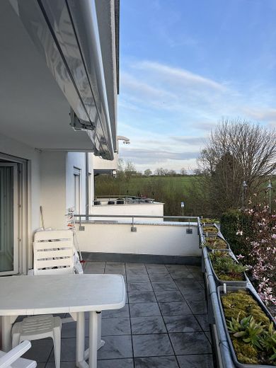 Großzügige 4,5-Zimmer-Wohnung in Wolfschlugen - provisionsfrei – Balkon mit Blick ins Grüne