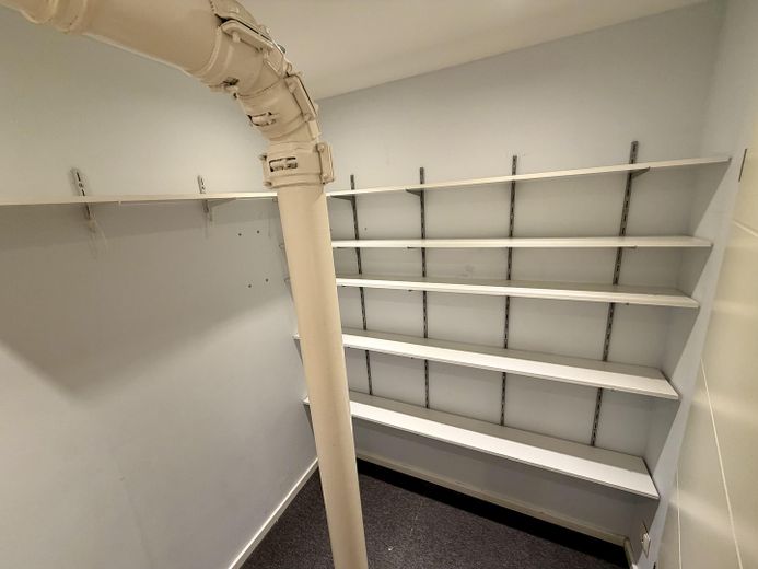 Piso split-level de alta calidad con carácter de casa en una ubicación privilegiada de Junkersdorf – HWR UG