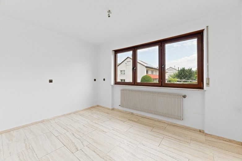 Repräsentatives 2-Familienhaus mit Ausbaupotential in begehrter Wohnlage – EG Home-Office/ Kinder-Zi.