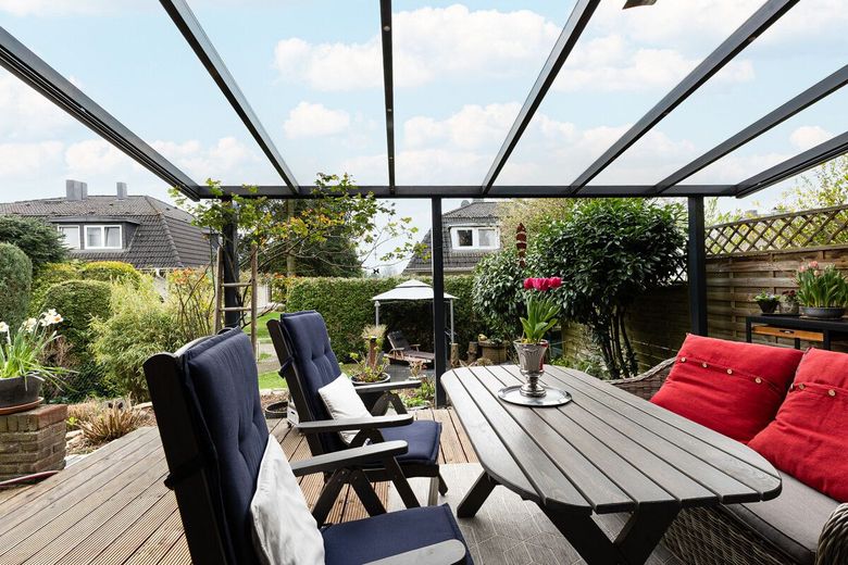 Modernisiertes Familienparadies: Sehr gepflegtes ERH mit Kamin, Sauna &amp; Garage – Überdachte Terrasse