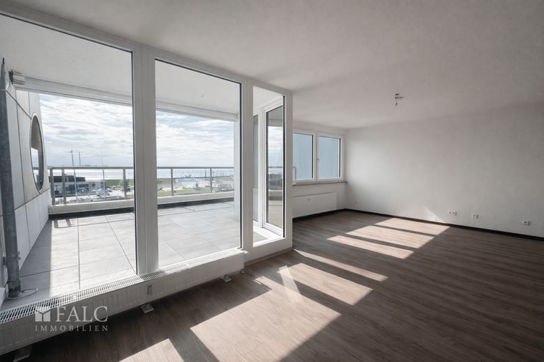 Top Lage direkt an der Weser - Penthouse-Feeling zum verlieben! – Blick aus Wohnzimmer auf die 40m2 Terrasse