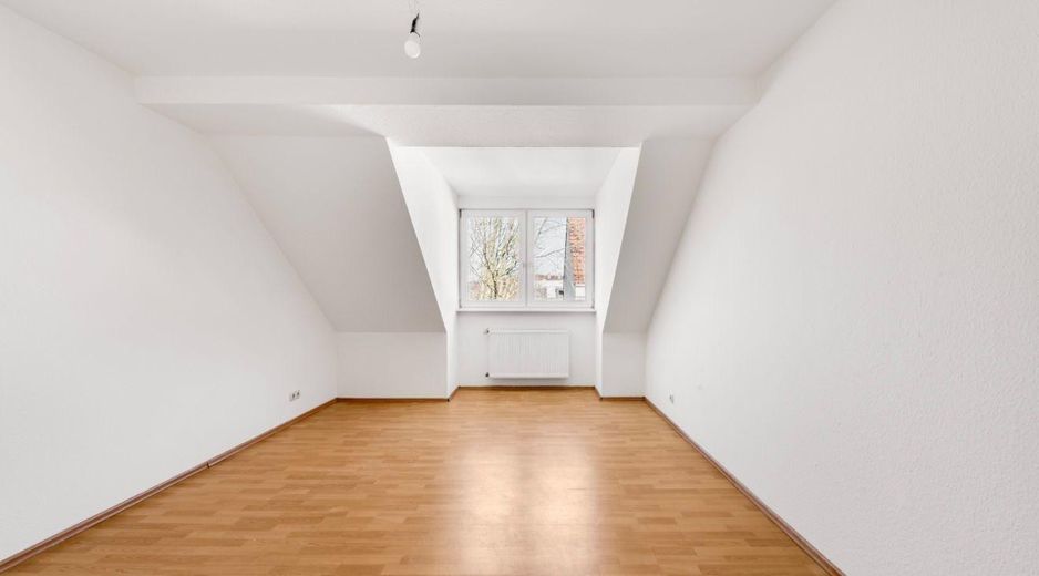 Zentrale Lage, neue Küche, helle Wohnung, 3 Zimmer – Schlafzimmer 1