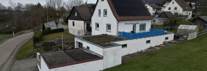 Süd-West Ansicht + Stellplätze
