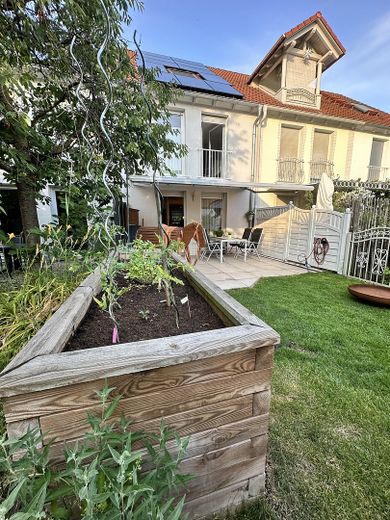 Ein Reihenhaus in Bensheim mit Platz für die ganze Familie – Garten, Hochbeet