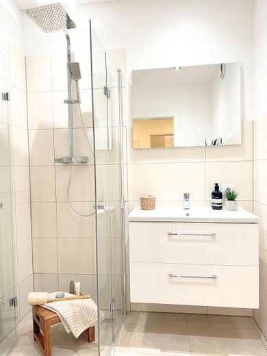Modernes Duschbad 