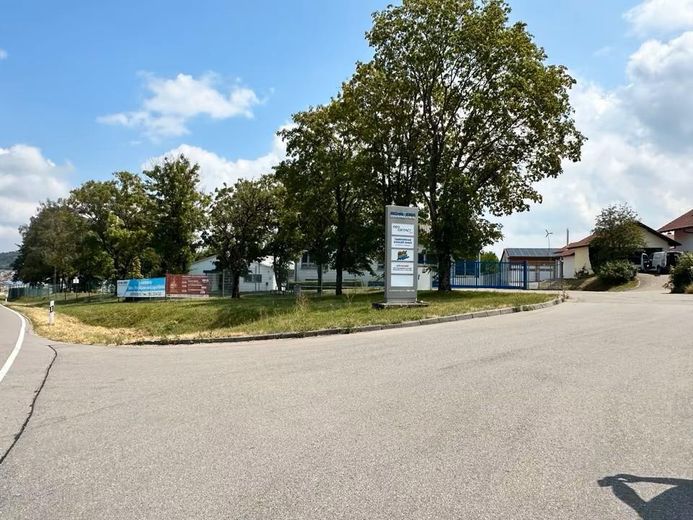 Kiralık ofis/muayenehane ve/veya depo alanı – Zufahrt zum Gelände