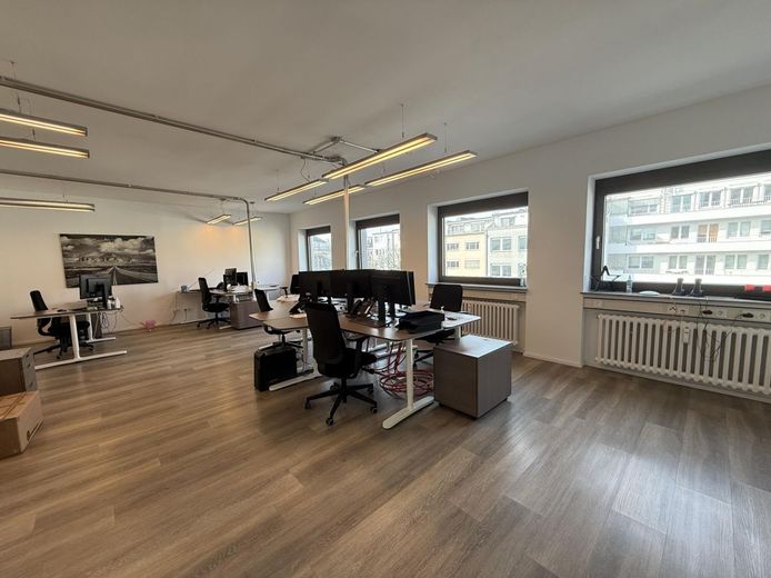 Im Alleinauftrag! Büro mit Terrasse vis a vis zum Gerling Quartier – Gruppenbüro