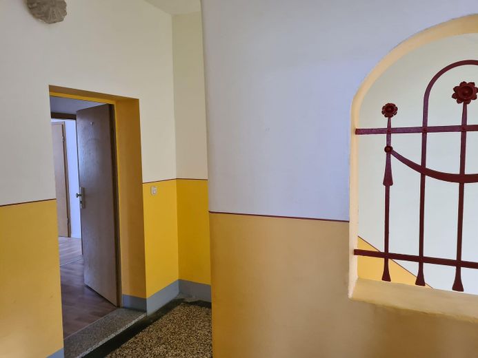 provisionsfreies Mehrfamilienhaus mit 8,0 % Rendite – Treppenhaus