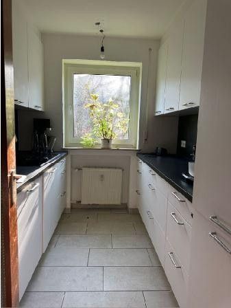 Tu cherches encore ? Nous avons ce qu’il te faut ! Colocation de 4 pièces avec balcon à Tübingen-Derendingen – Küche