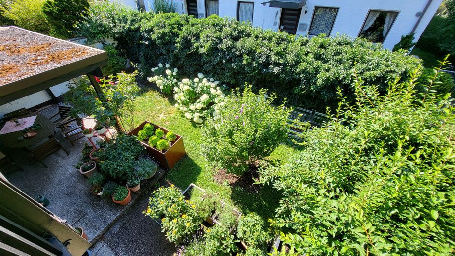 Gemütliche 3-Zimmer-Wohnung mit großem Balkon vor den Toren Münchens – Blick vom Balkon