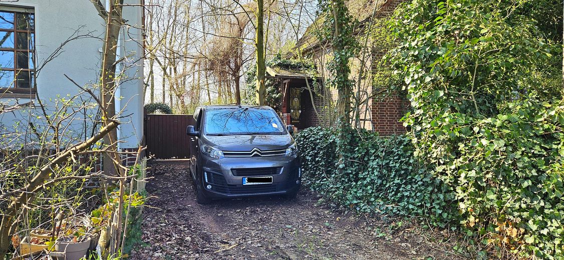 Einfahrt zwischen den Häusern