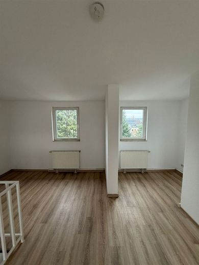 DG Maisonette 3-Zimmer mit EBK, Laminat und Wannenbad in guter Lage – Musterfoto Nachbarwohnung